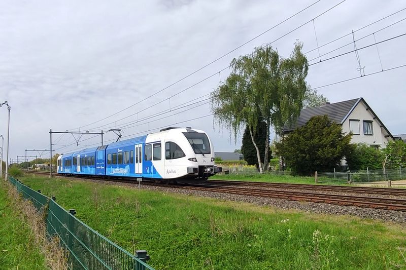 Vechtdallijnen GTW tijdens Koningsdag op de lijn Arnhem - Zevenaar
